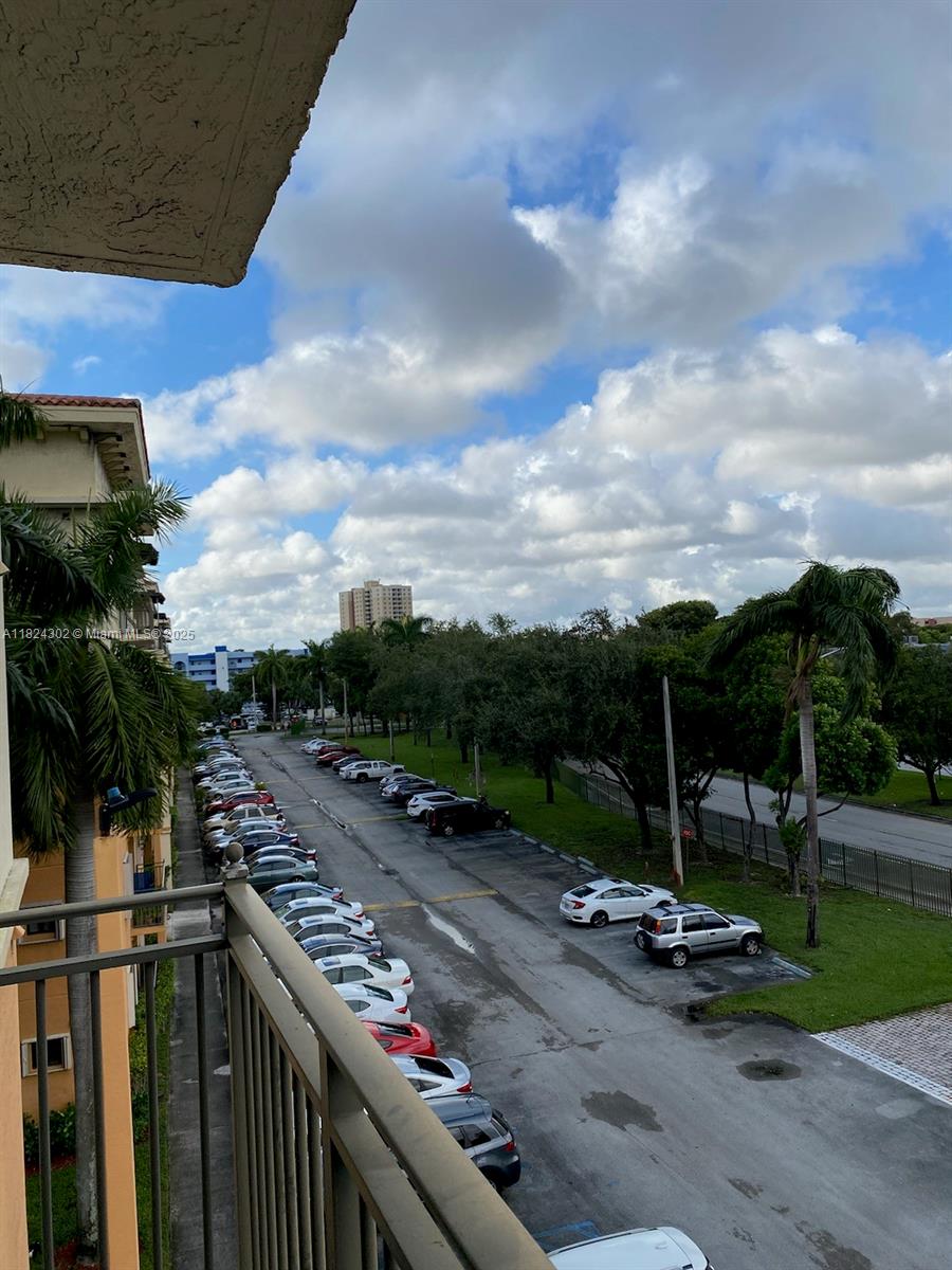 KEYSTONE COURTS CONDO - Residential Lease