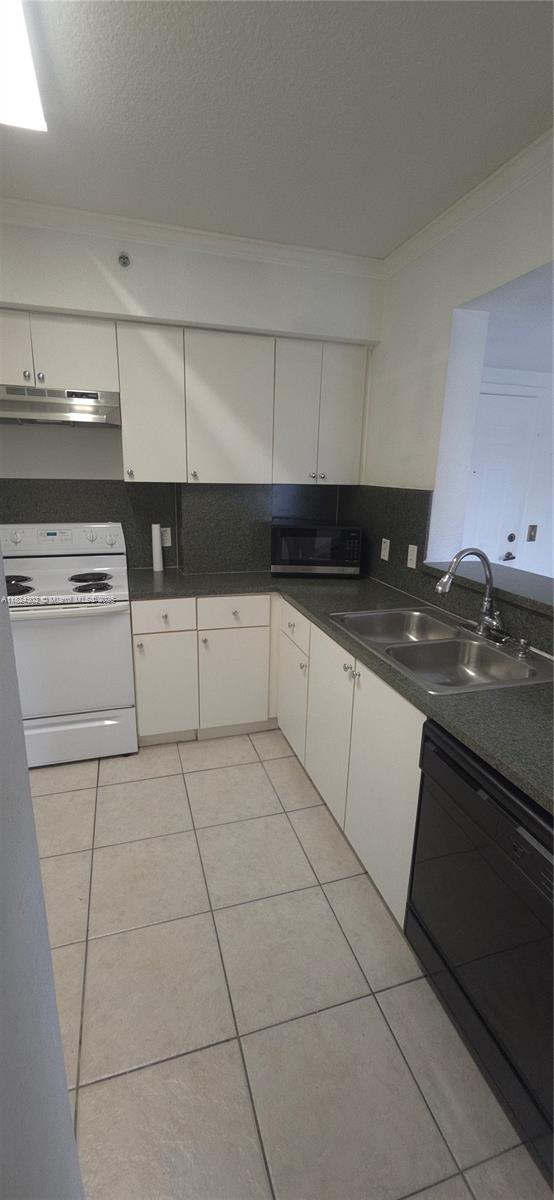 KEYSTONE COURTS CONDO - Residential Lease