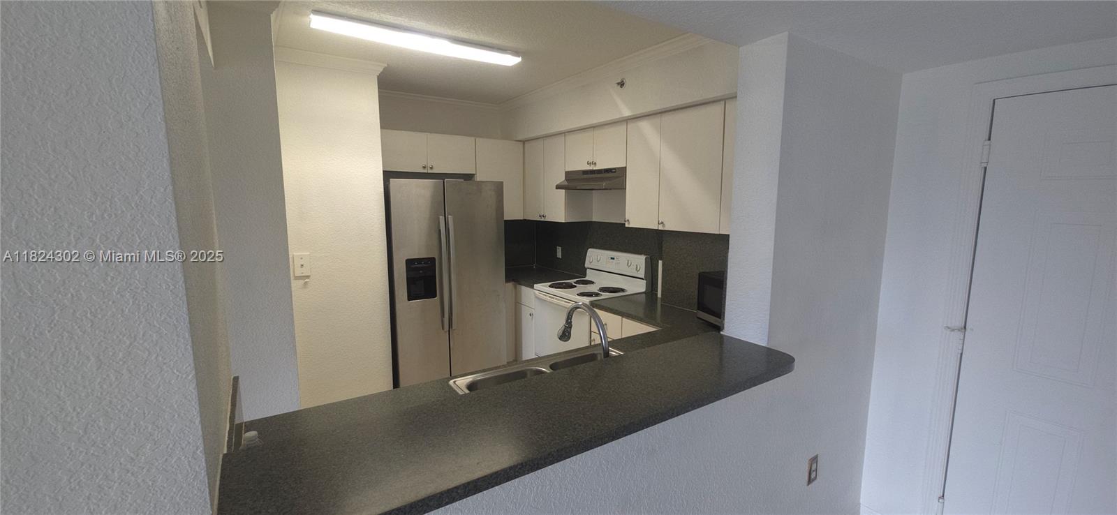 KEYSTONE COURTS CONDO - Residential Lease