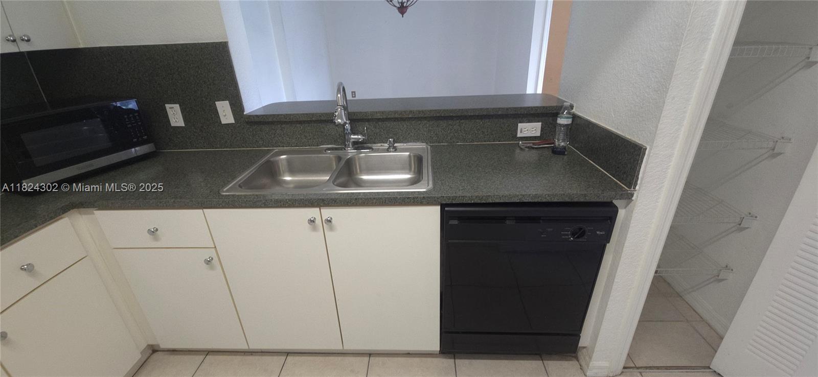 KEYSTONE COURTS CONDO - Residential Lease