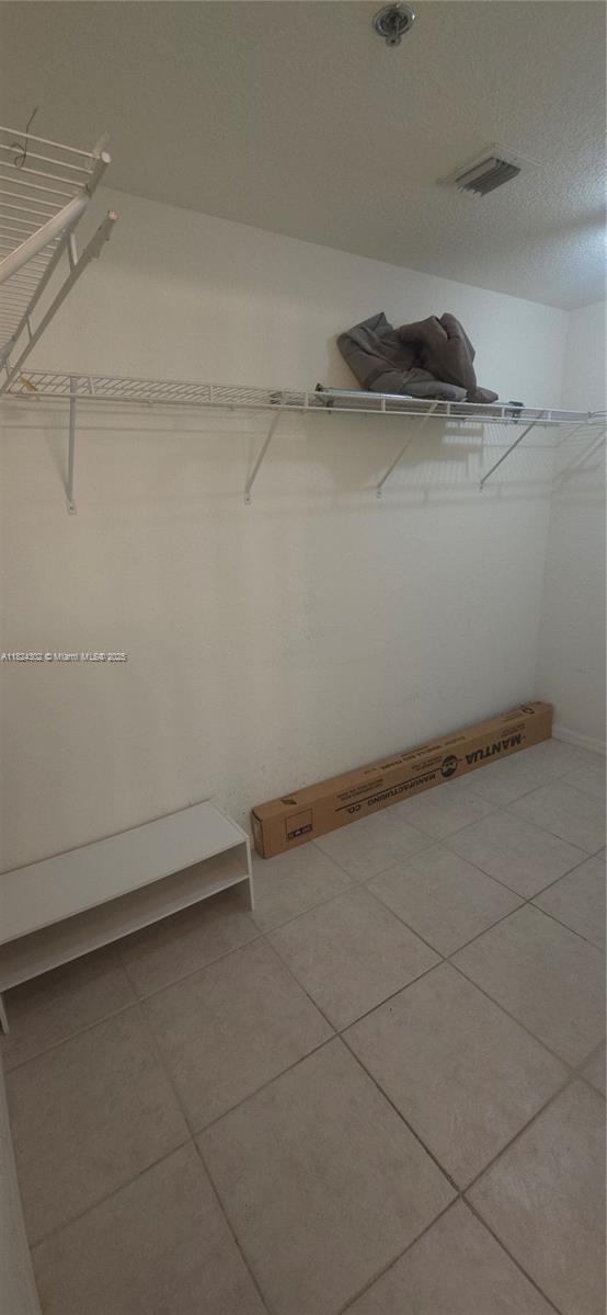 KEYSTONE COURTS CONDO - Residential Lease