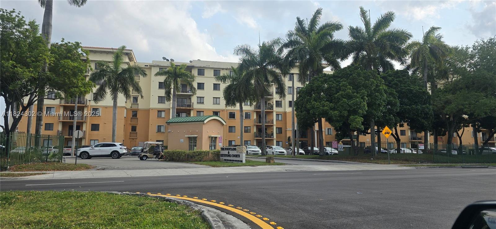 9300 Fontainebleau Blvd E406, Miami, Broward County, Florida - 3 Bedrooms  
2 Bathrooms - 