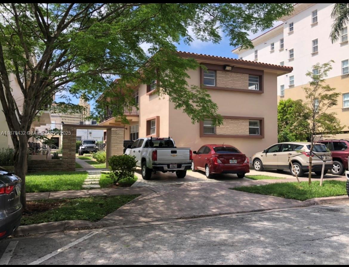 Newly remodeled corner 2 bedroom / 1 bath Apartment in a quaint 4 unit apartment building. Unit includes : central A/C, remodeled kitchen with new appliances and quartz counters, washer/ dryer inside unit , hurricane impact windows. centrally located within walking distance to ponce de Leon and financial district / restaurants. Unit has 1 parking space. Water and Sewer Included in rent