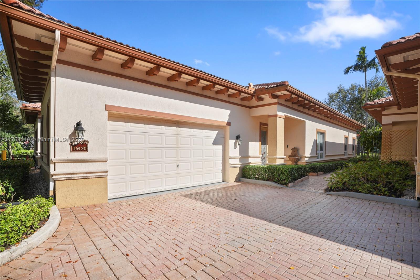 WESTON COMMONS - Residential