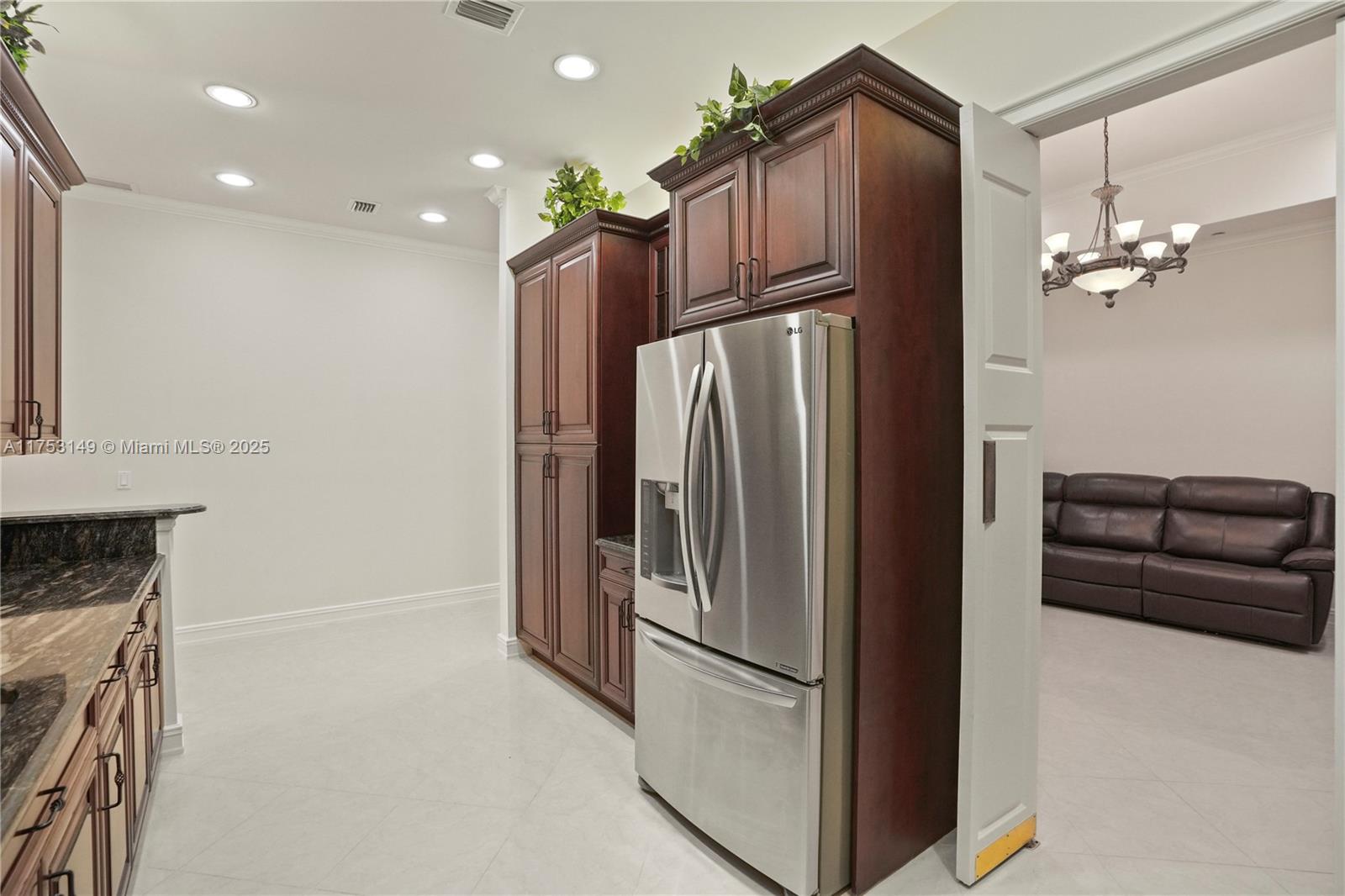 WESTON COMMONS - Residential