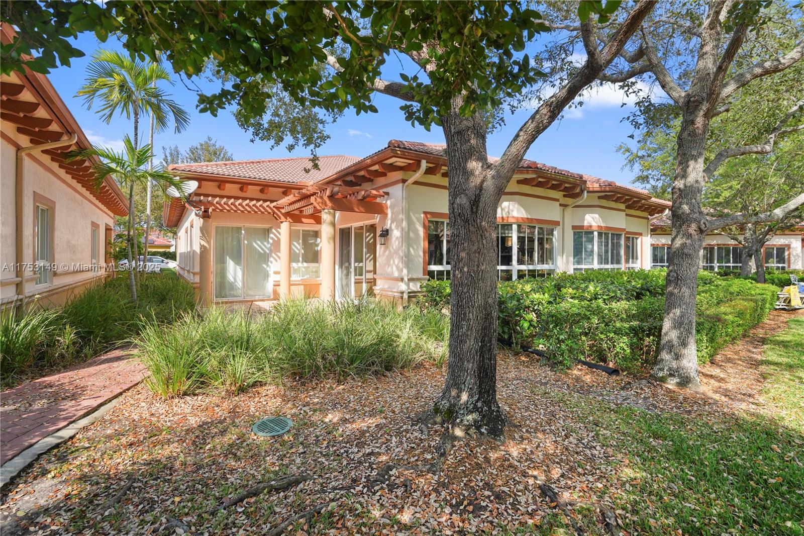 WESTON COMMONS - Residential