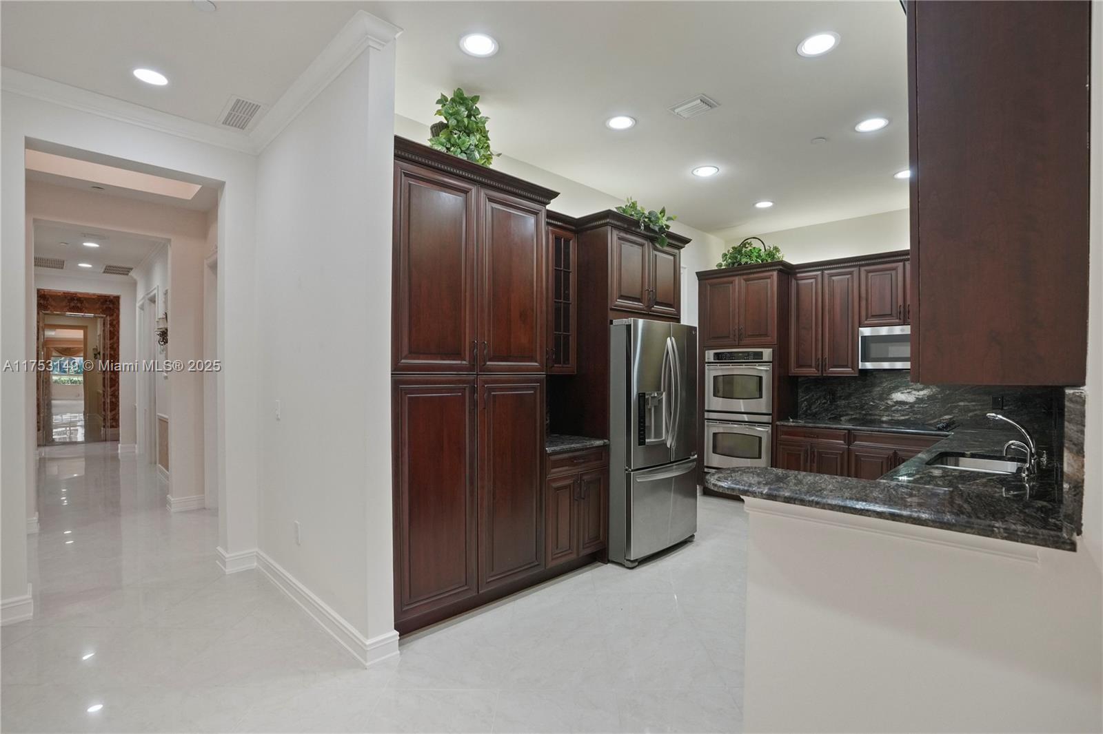 WESTON COMMONS - Residential