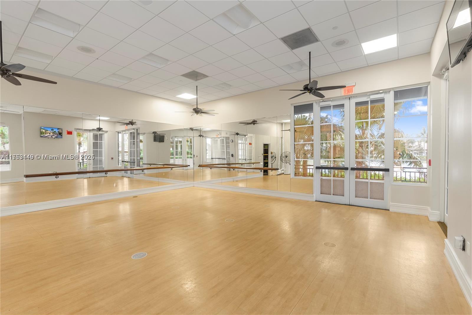 WESTON COMMONS - Residential