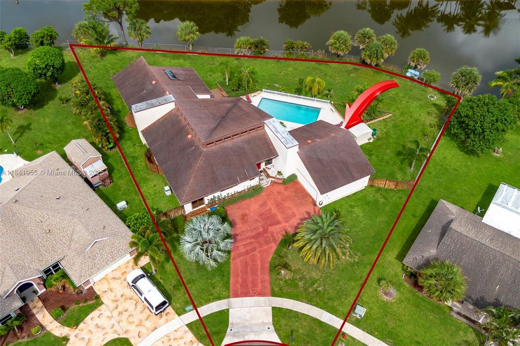 Photo of 108 Paseo Ct, Royal Palm Beach, FL 33411 (MLS # A11841955)