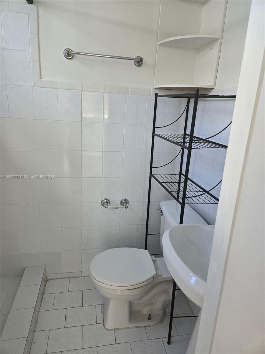 BAKER MANOR - Residential Lease