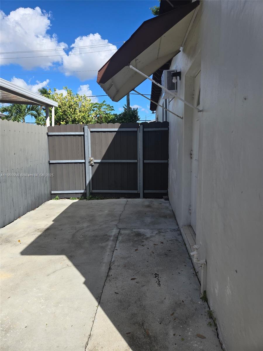 BAKER MANOR - Residential Lease