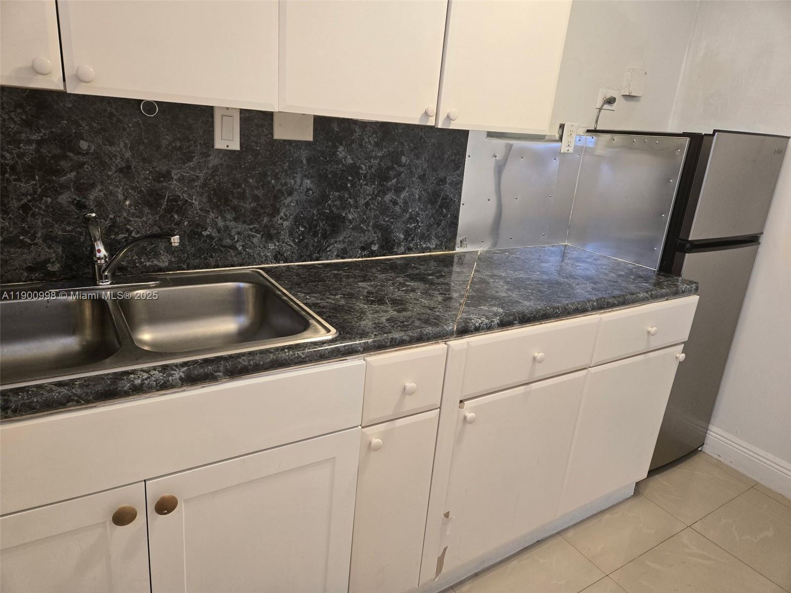 BAKER MANOR - Residential Lease