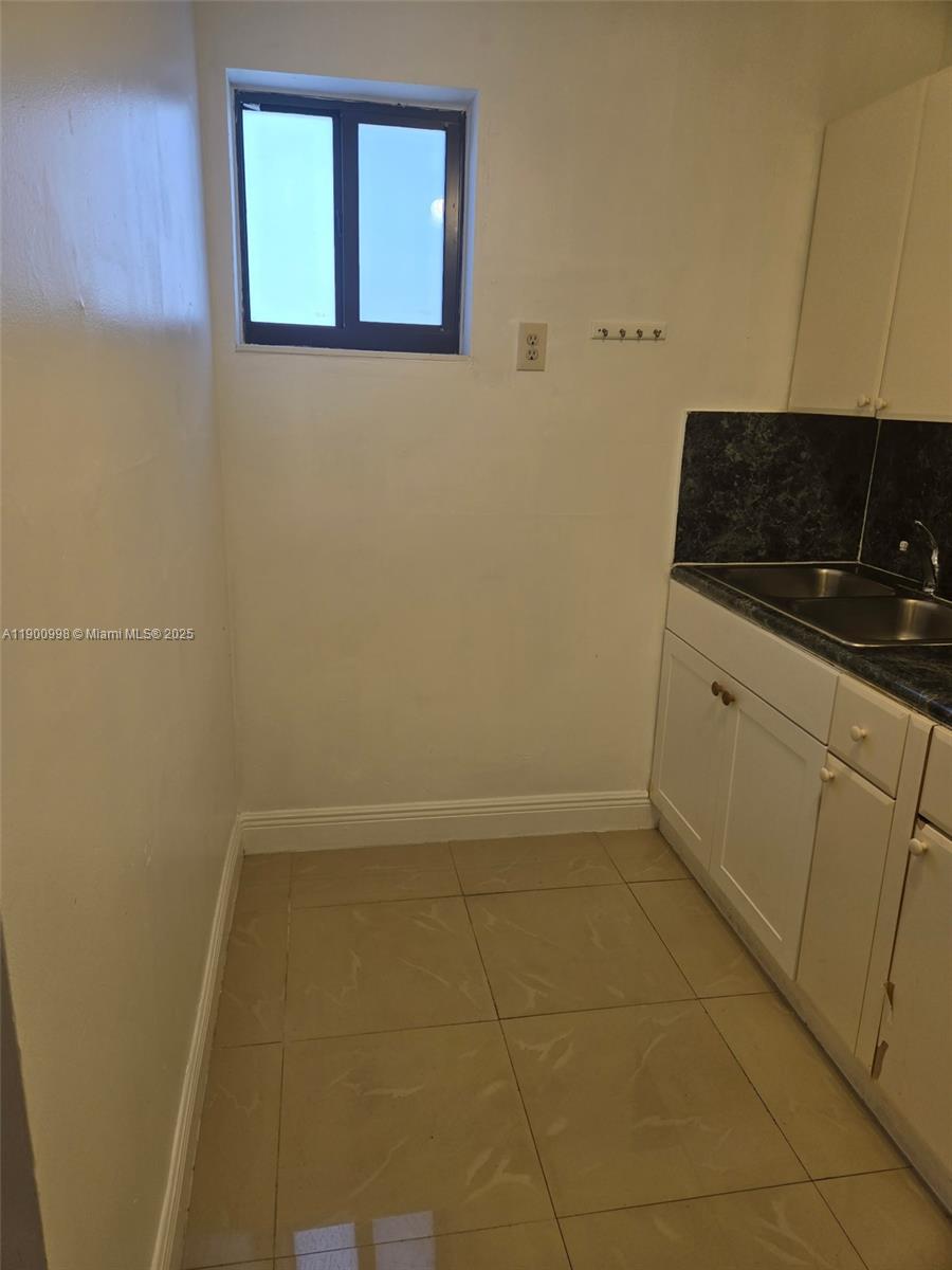 BAKER MANOR - Residential Lease