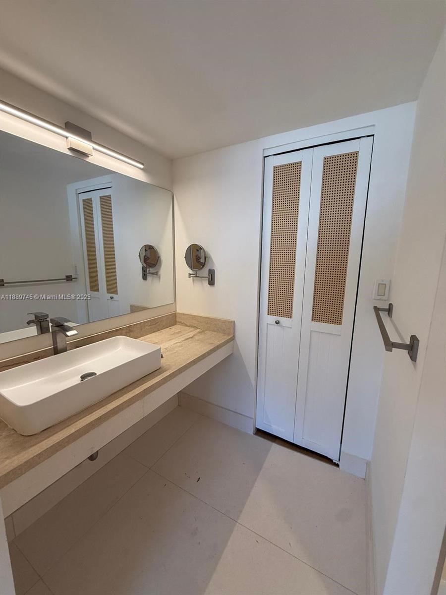 BAYSHORE PLACE CONDO - Residential Lease