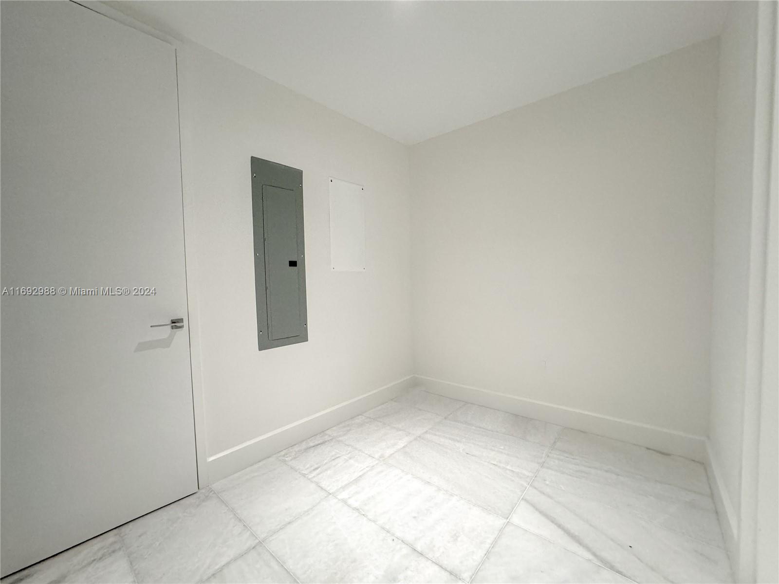 ESCOTTONIA PARK - Residential