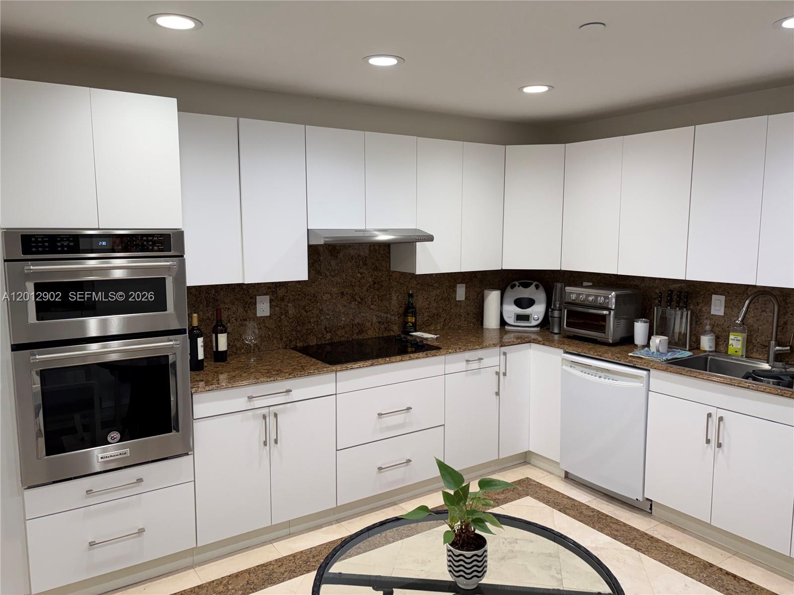 EMERALDBAY, KEY COLONY 3 - Residential Lease