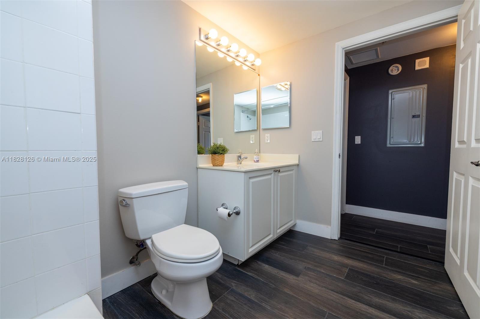 PUERTA DE PALMAS CONDO - Residential