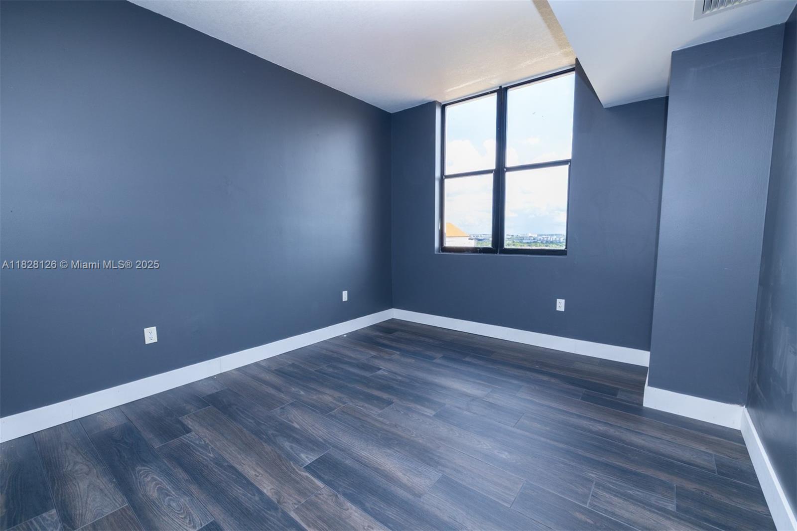 PUERTA DE PALMAS CONDO - Residential