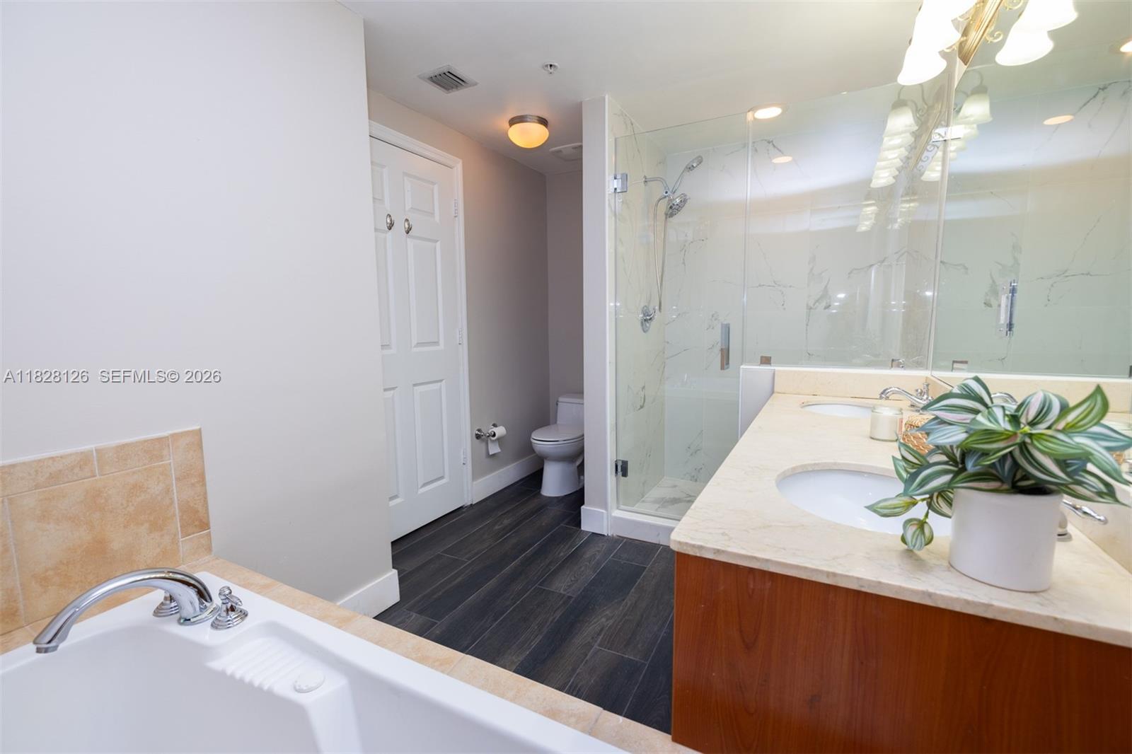 PUERTA DE PALMAS CONDO - Residential