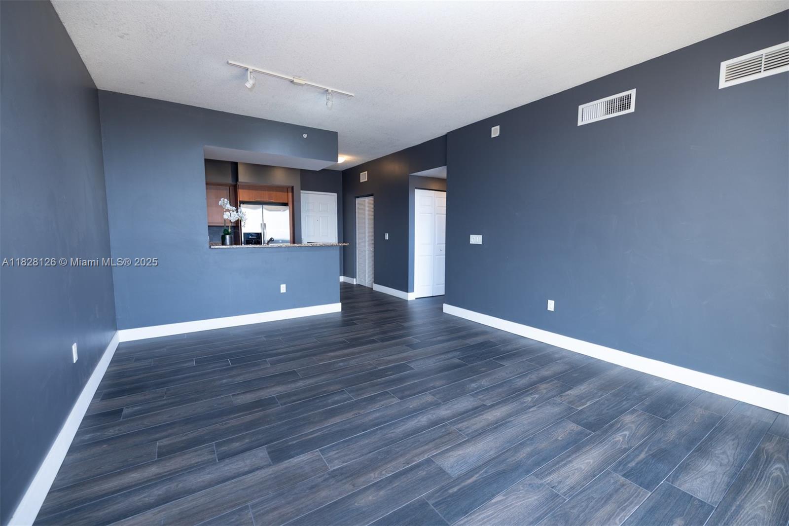 PUERTA DE PALMAS CONDO - Residential