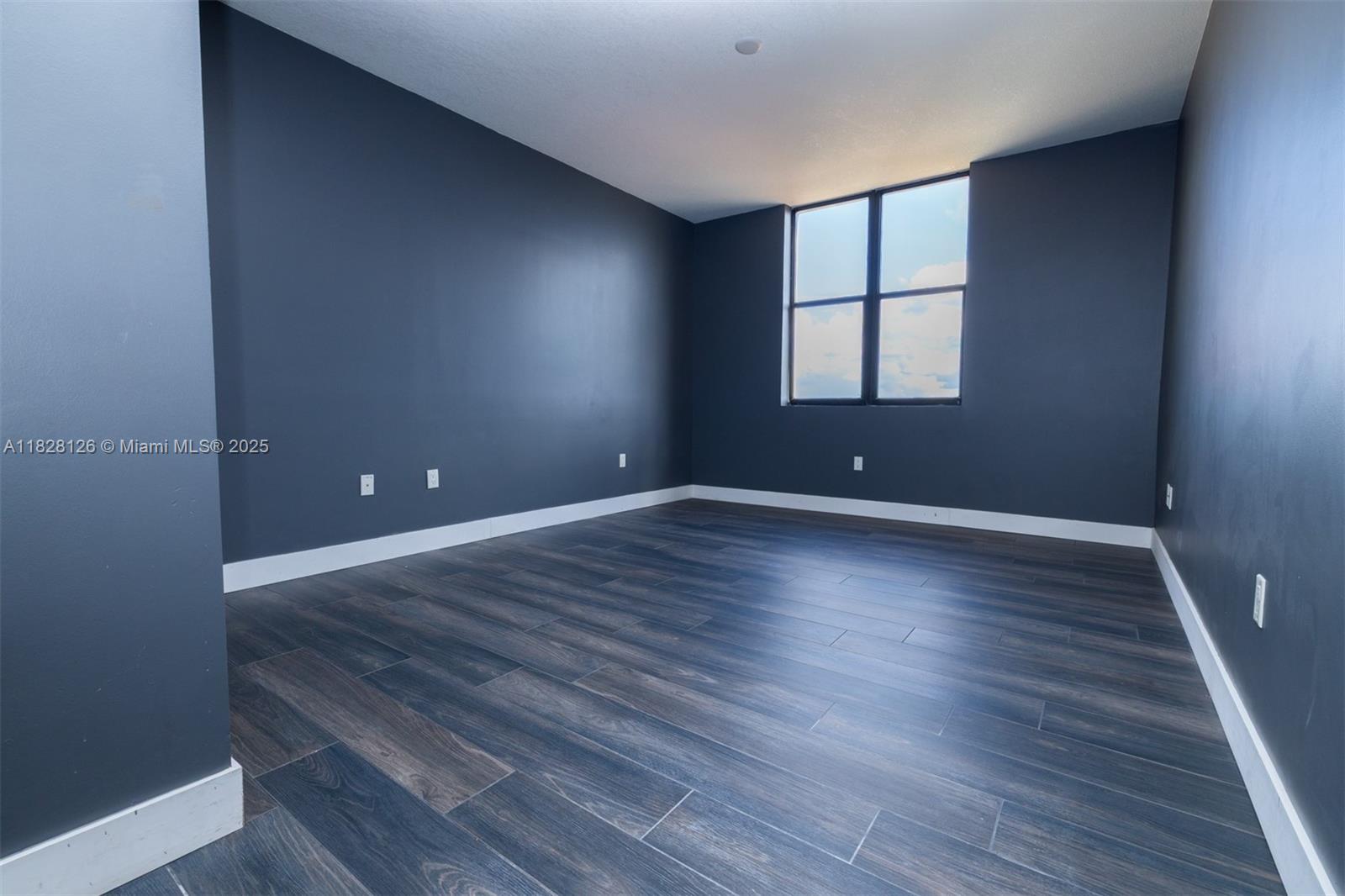 PUERTA DE PALMAS CONDO - Residential