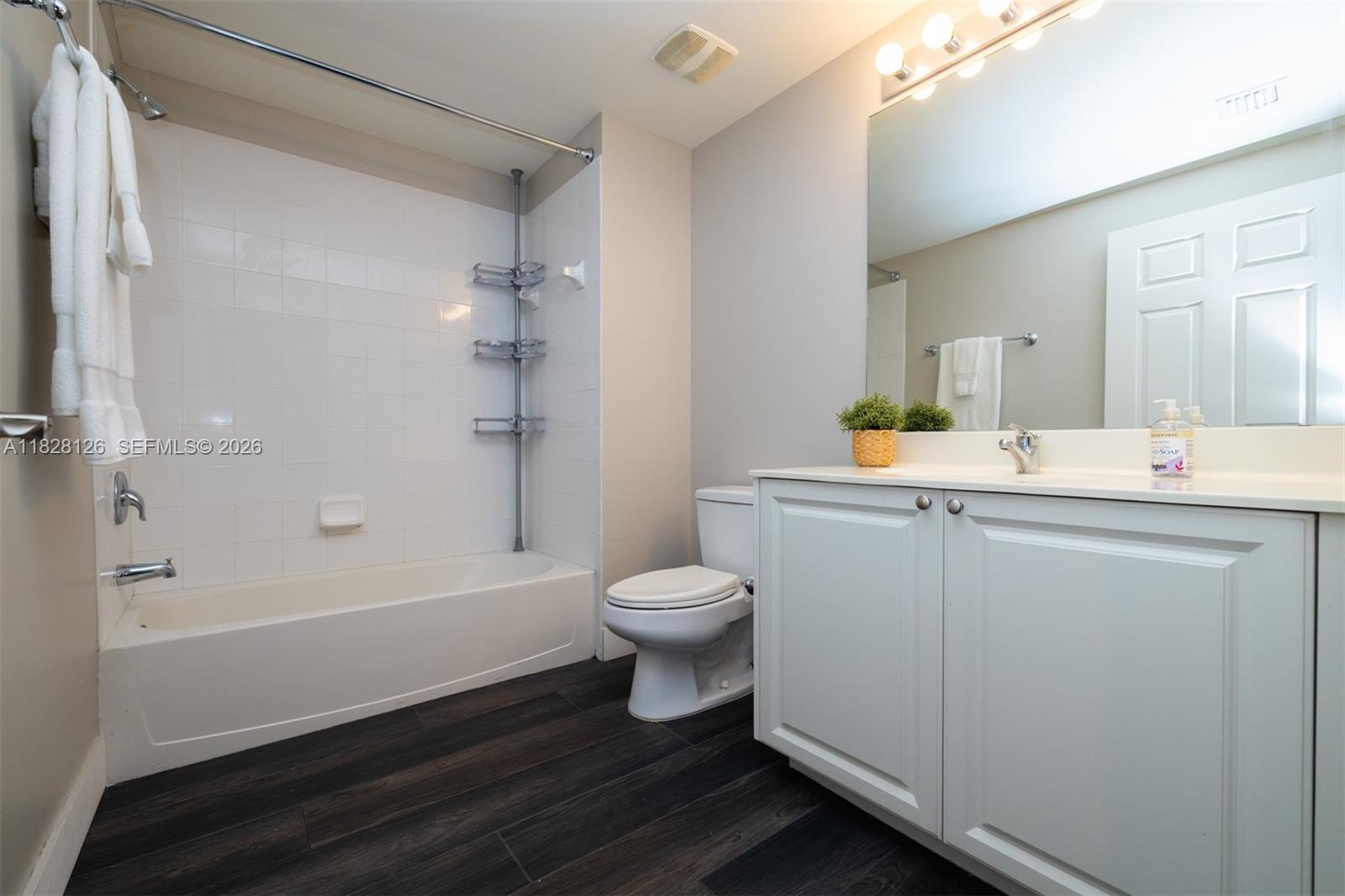 PUERTA DE PALMAS CONDO - Residential