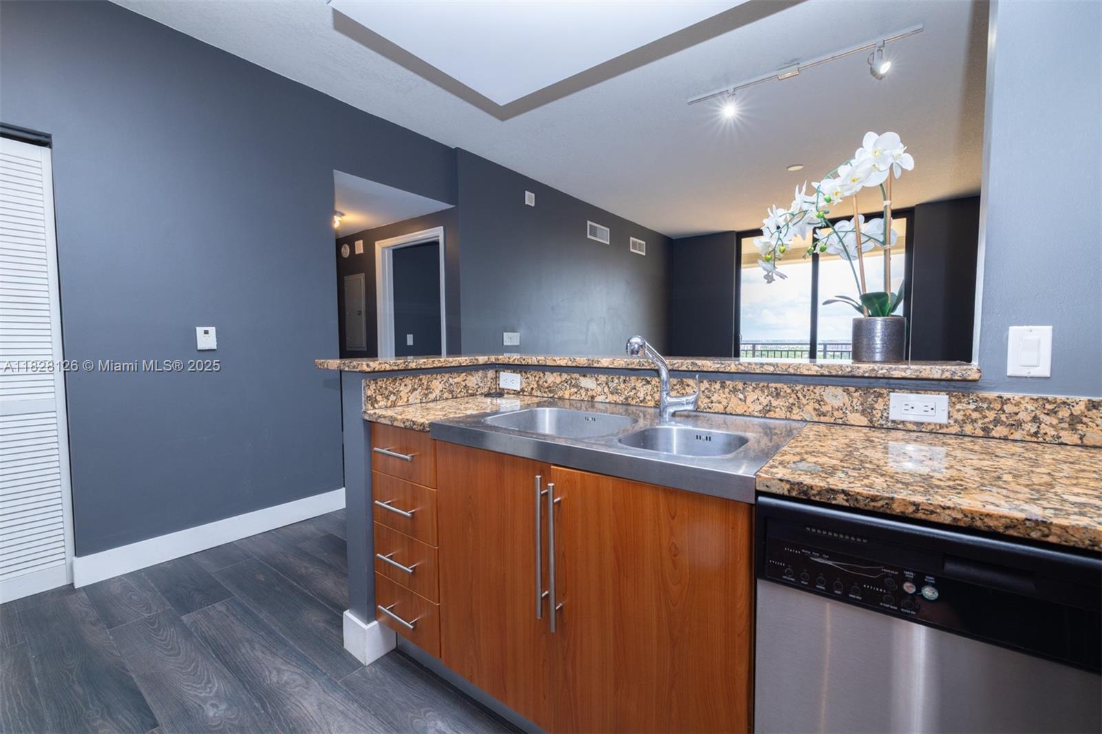 PUERTA DE PALMAS CONDO - Residential