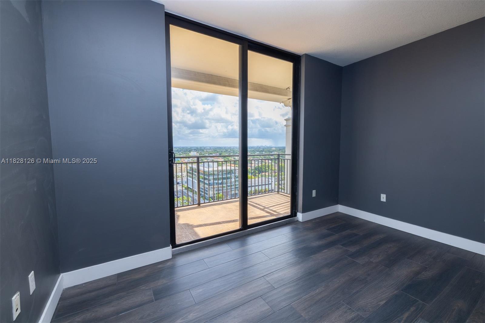 PUERTA DE PALMAS CONDO - Residential