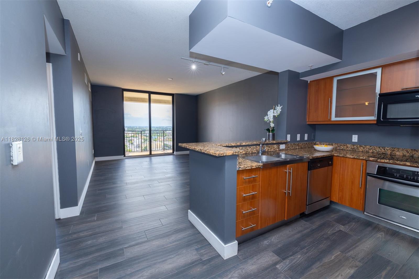 888 S Douglas Rd PH07