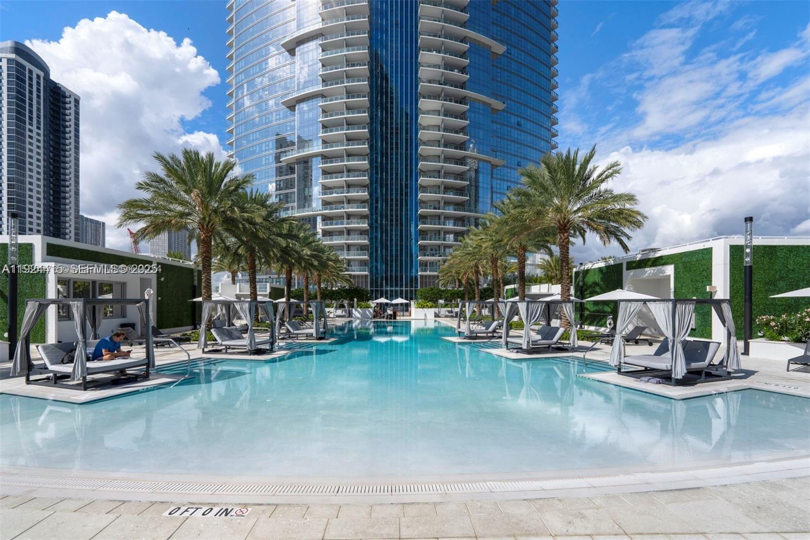 PARAMOUNT MIAMI WORLDCENT - Residential