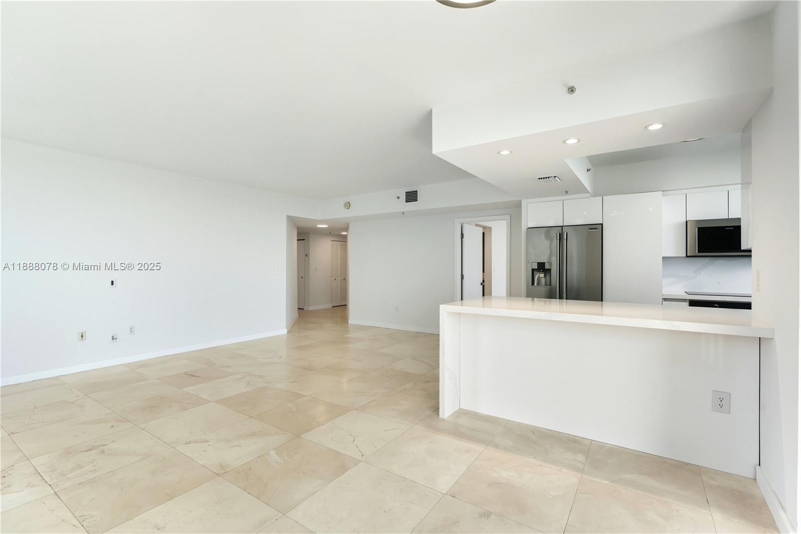 2000 N Bayshore Dr 1410