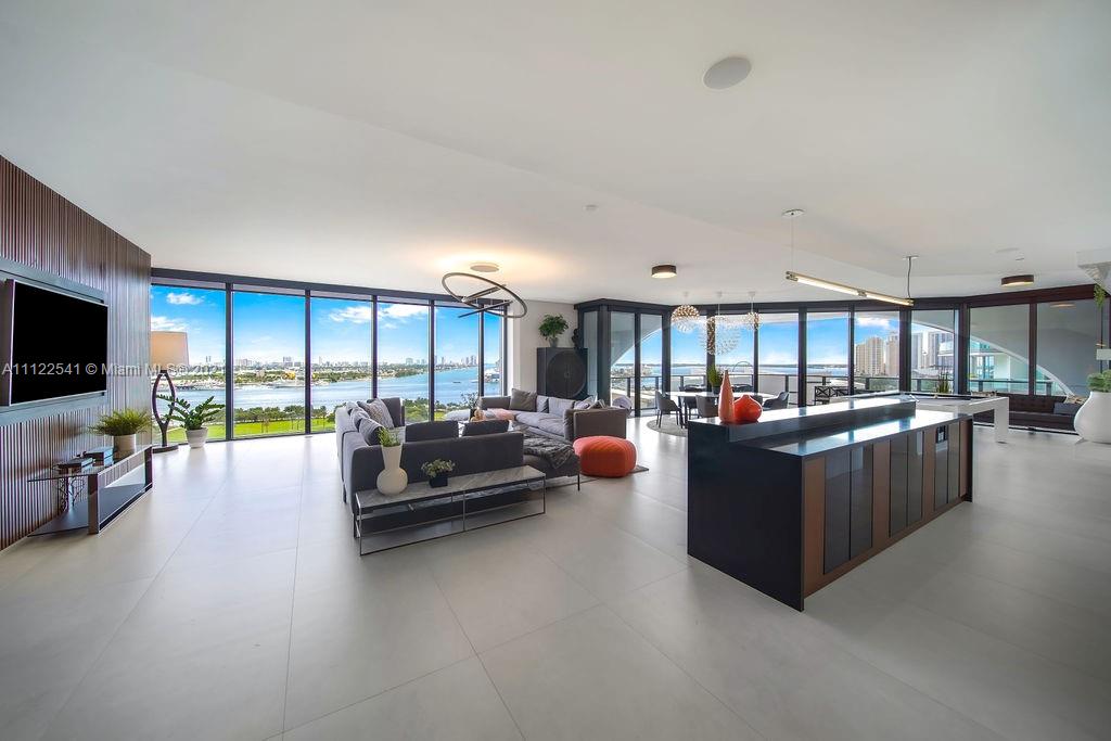 ONE THOUSAND MUSEUM CONDO - Residential