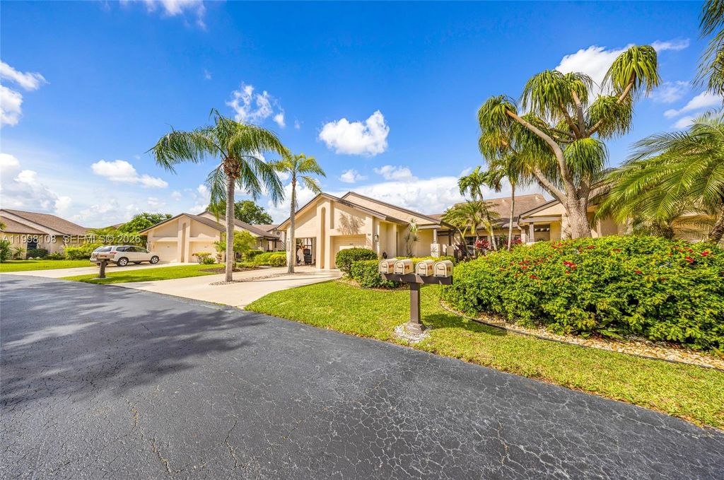 Photo of 5302 Fairway Woods Dr #4612, Delray Beach, FL 33484 (MLS # A11998108)