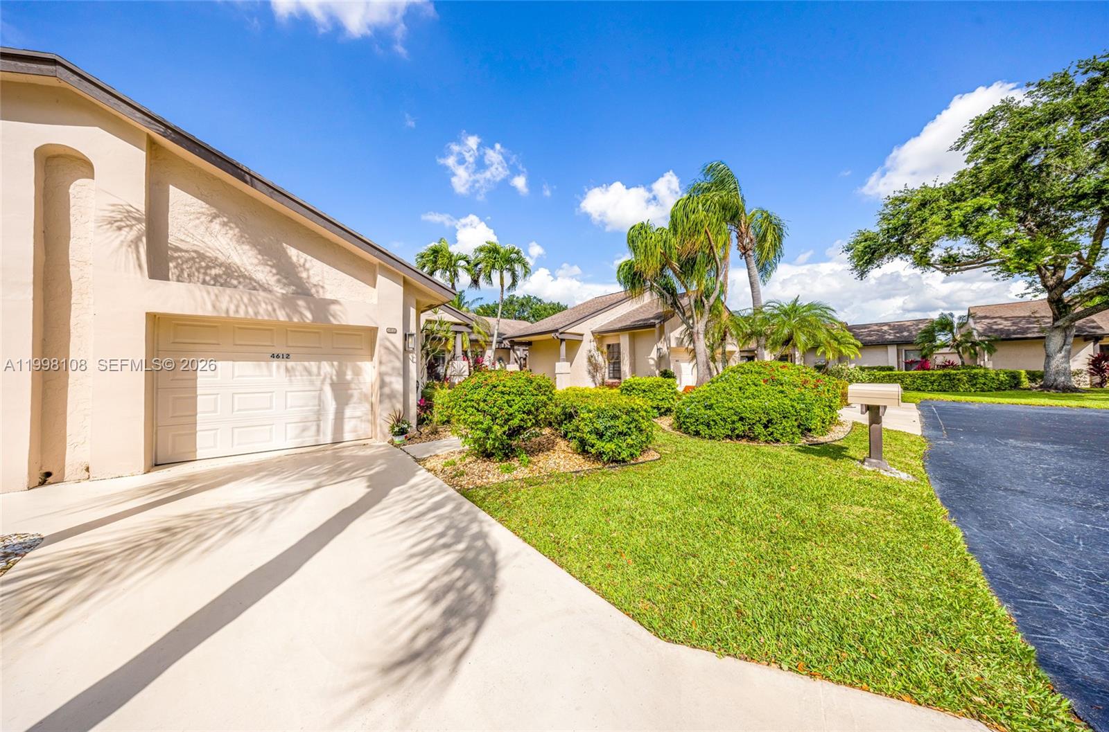 VILLAS OF BOCA DELRAY COND - Residential