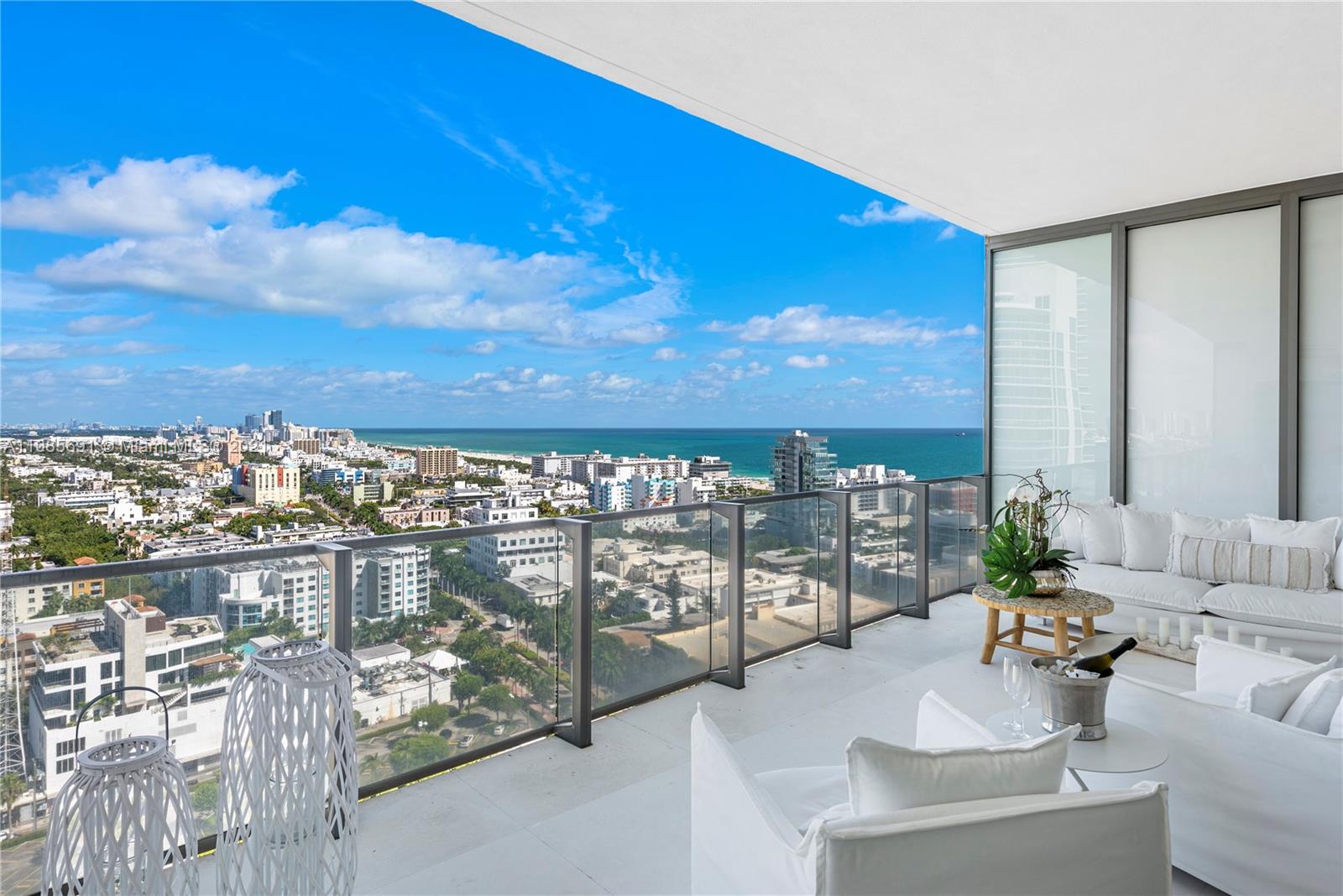 APOGEE CONDO - Residential