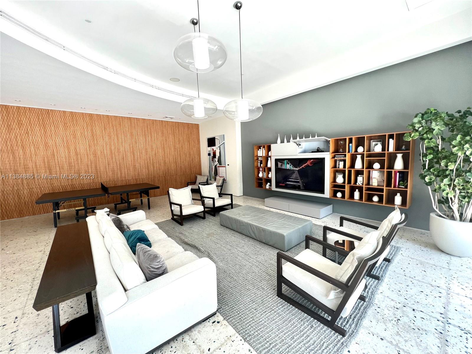 ICON BAY CONDO - Residential