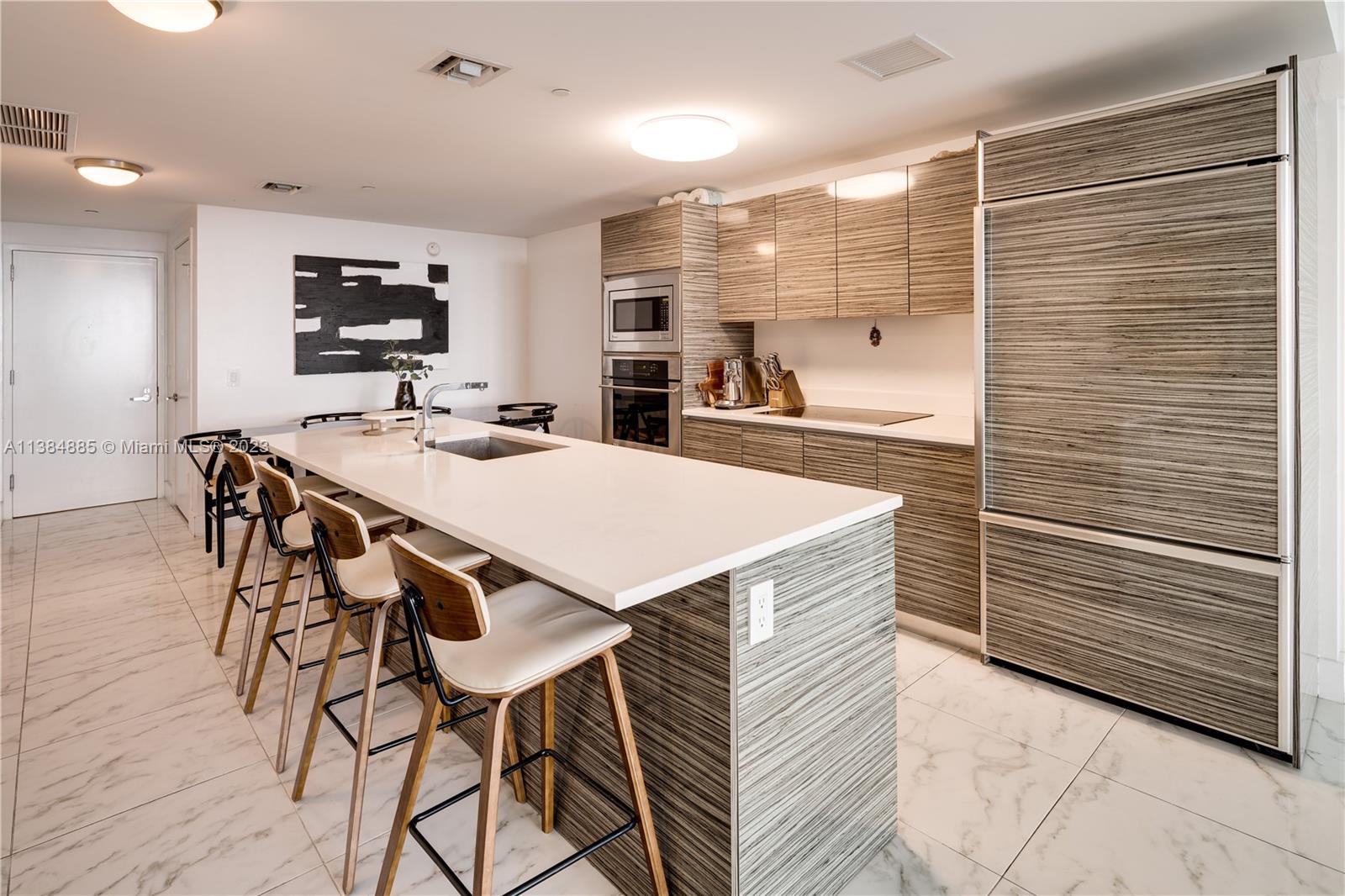 ICON BAY CONDO - Residential