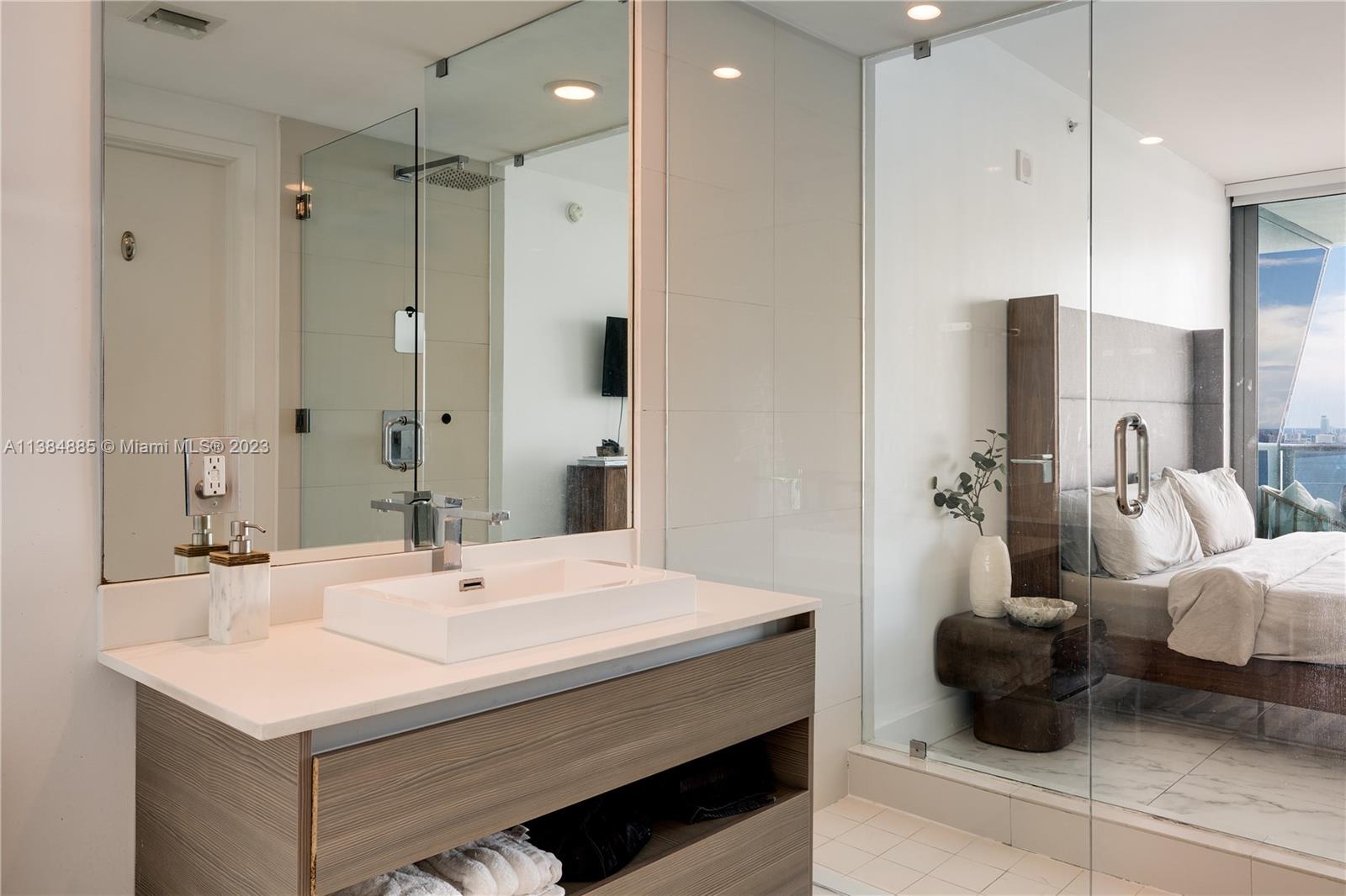 ICON BAY CONDO - Residential