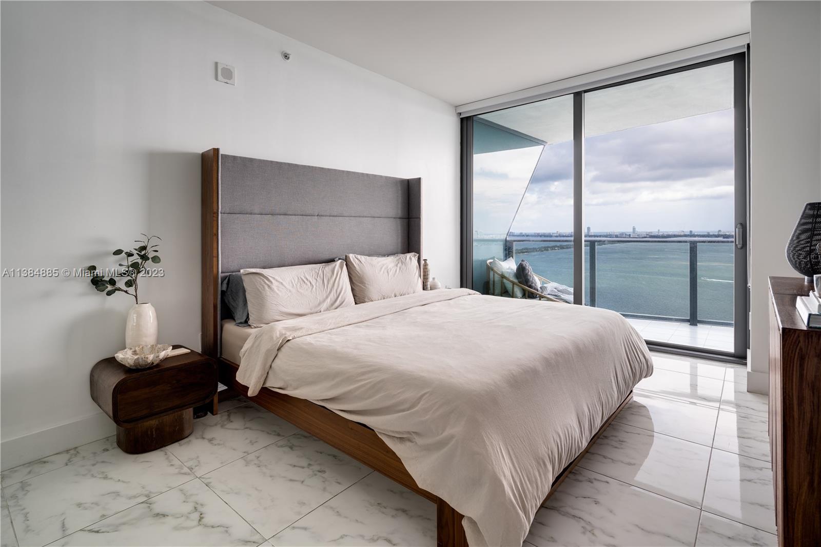 ICON BAY CONDO - Residential