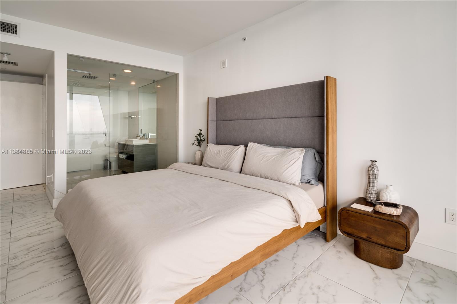 ICON BAY CONDO - Residential