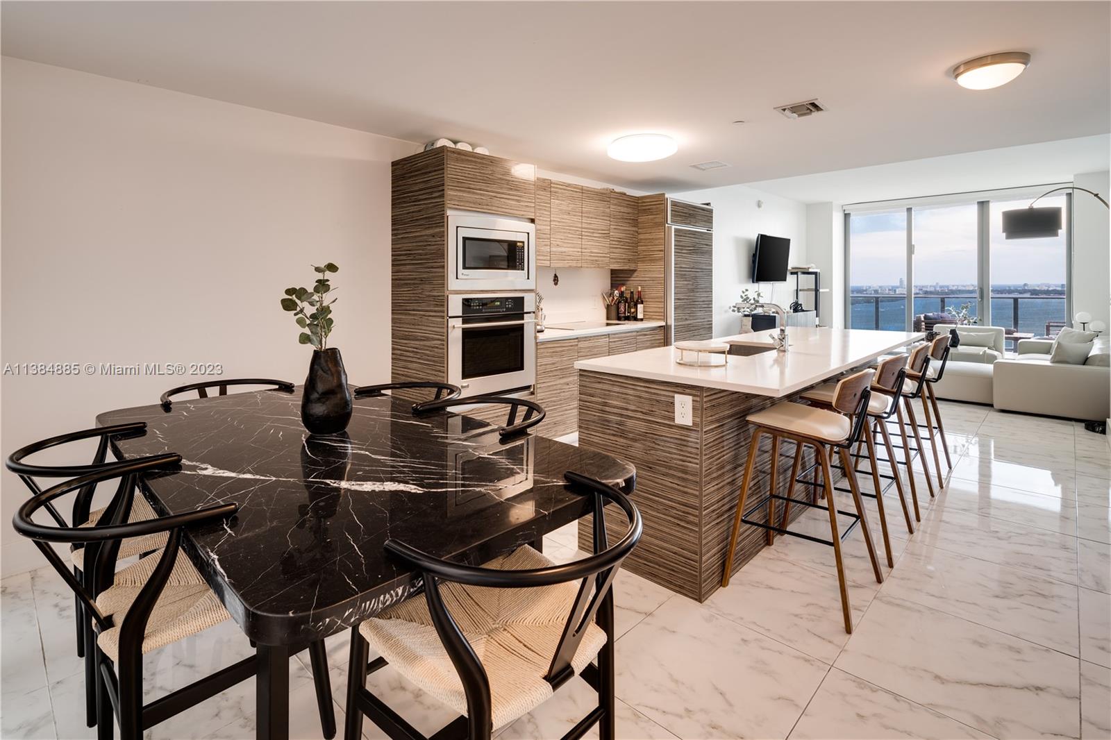 ICON BAY CONDO - Residential