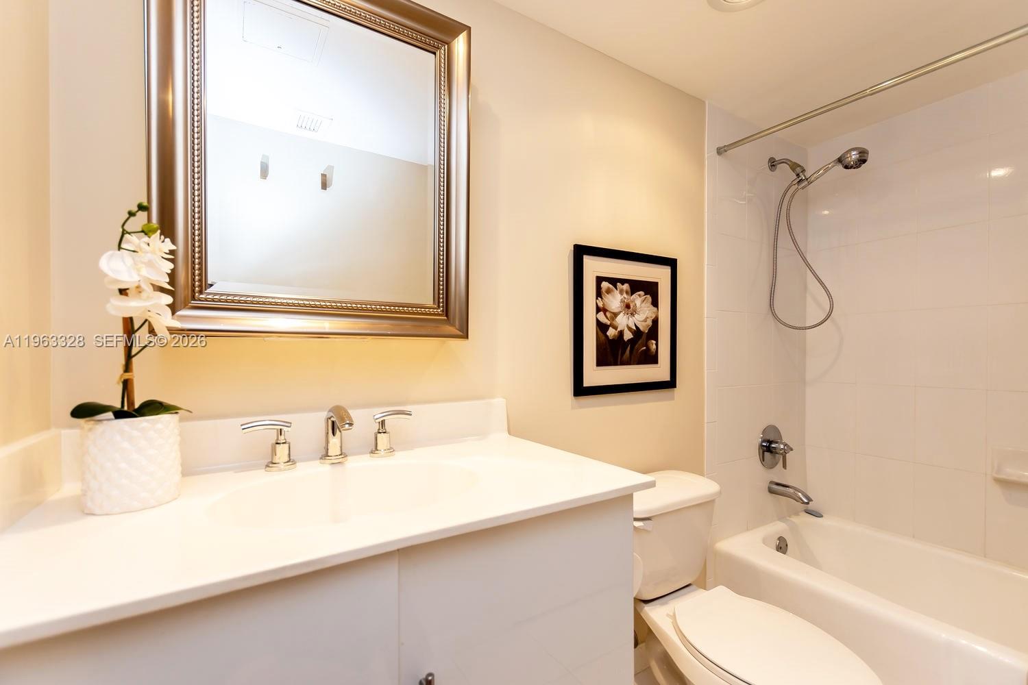 RESIDENCES ON HOLLYWOOD B - Residential