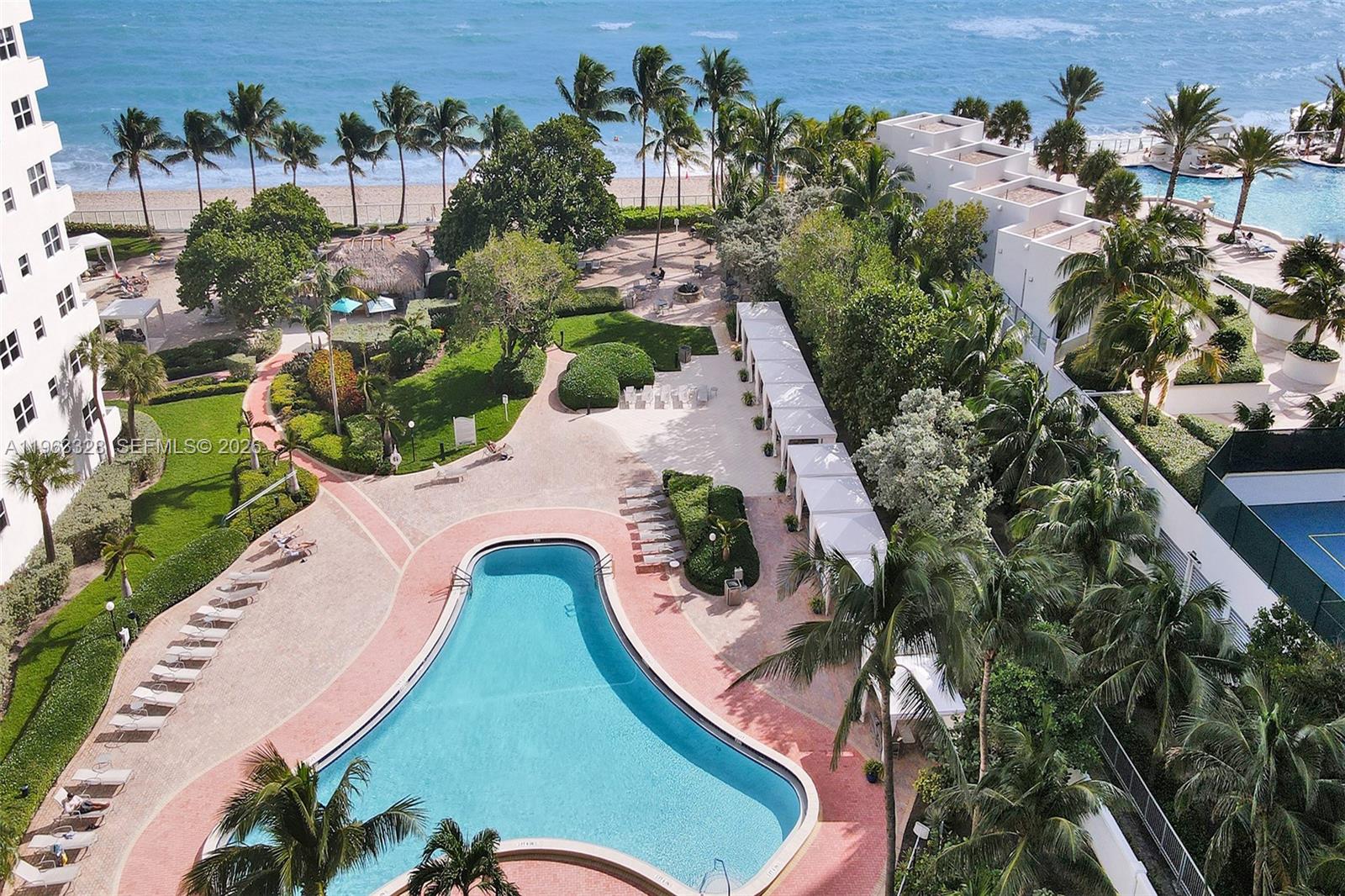 RESIDENCES ON HOLLYWOOD B - Residential