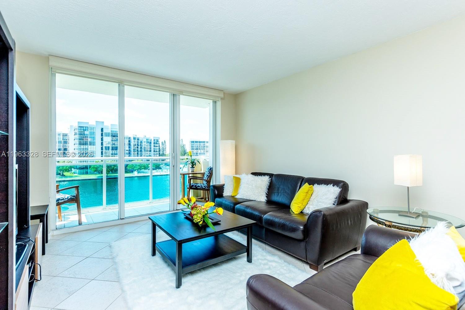 RESIDENCES ON HOLLYWOOD B - Residential