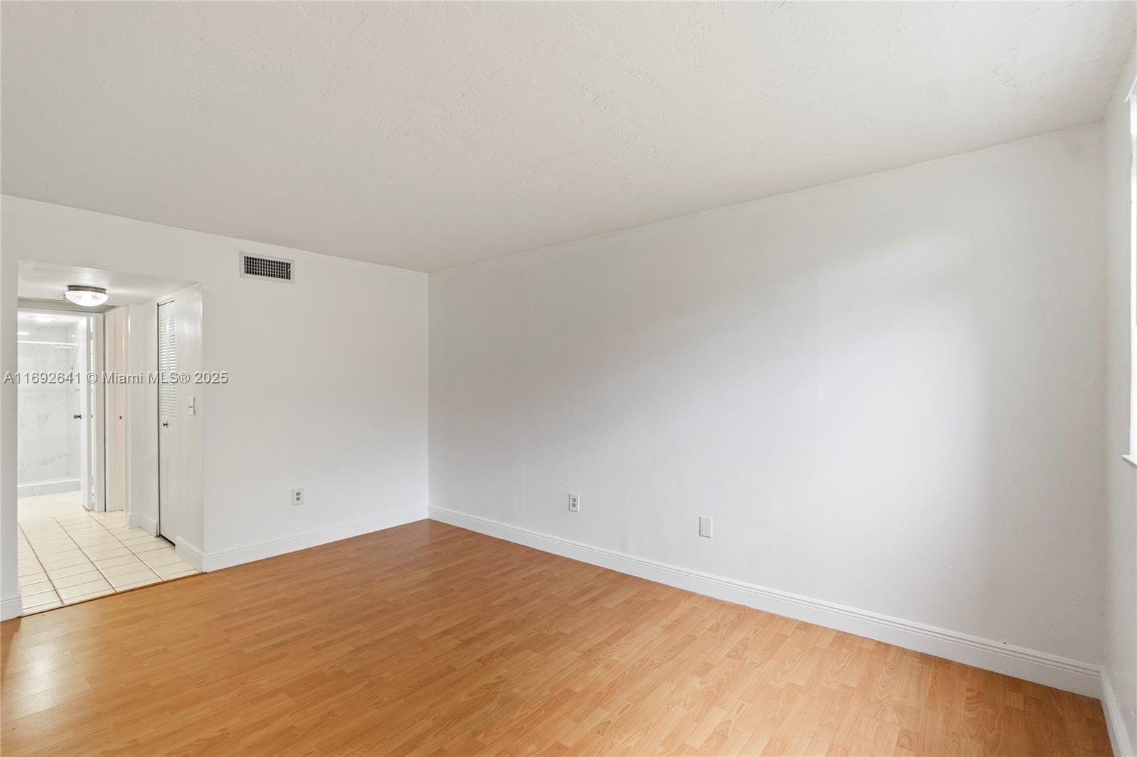 OMEGA CONDO NO 1 - Residential