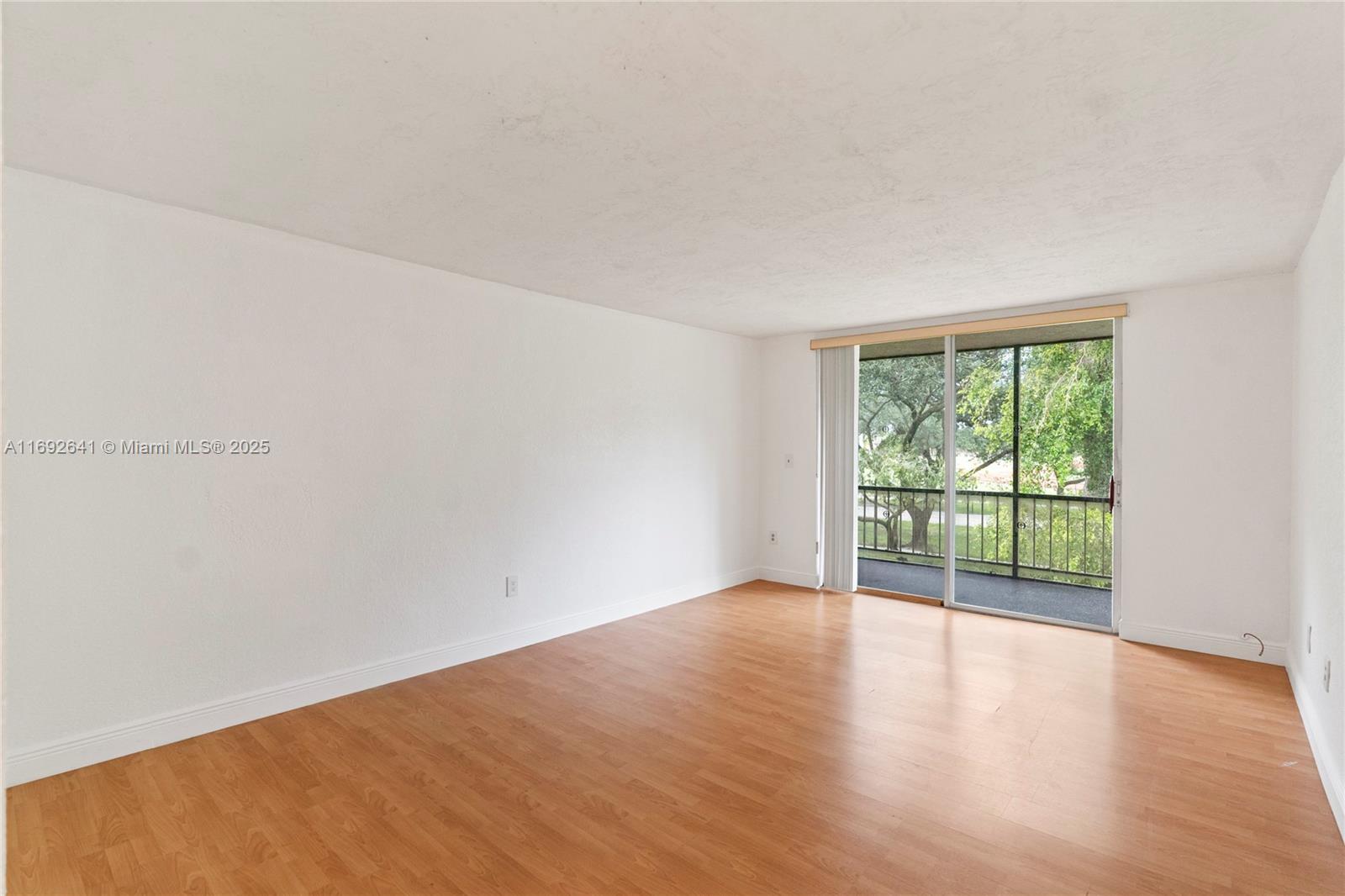 1681 Nw 70th Ave 204, Plantation, Miami-Dade County, Florida - 1 Bedrooms  
2 Bathrooms - 