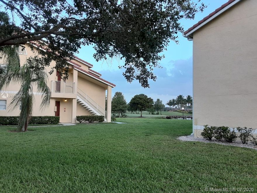 Beautiful 2 Bedrooms and One Bath Condo For Rent.Great Location.Close to Sawgrass Mall and Major Highways
SS Appliances and updated bath .Unit Freshly painted, ready to move in,washer and dryer inside the unit.
Resort Style Community with tennis courts,pools and club house