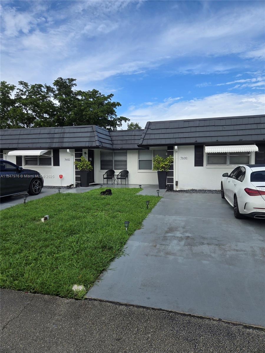 well maintained 1/2 of a duplex, fully renovated