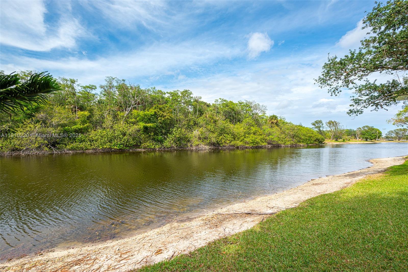 APPLEWOOD VILLAGE I-D CON - Residential Lease