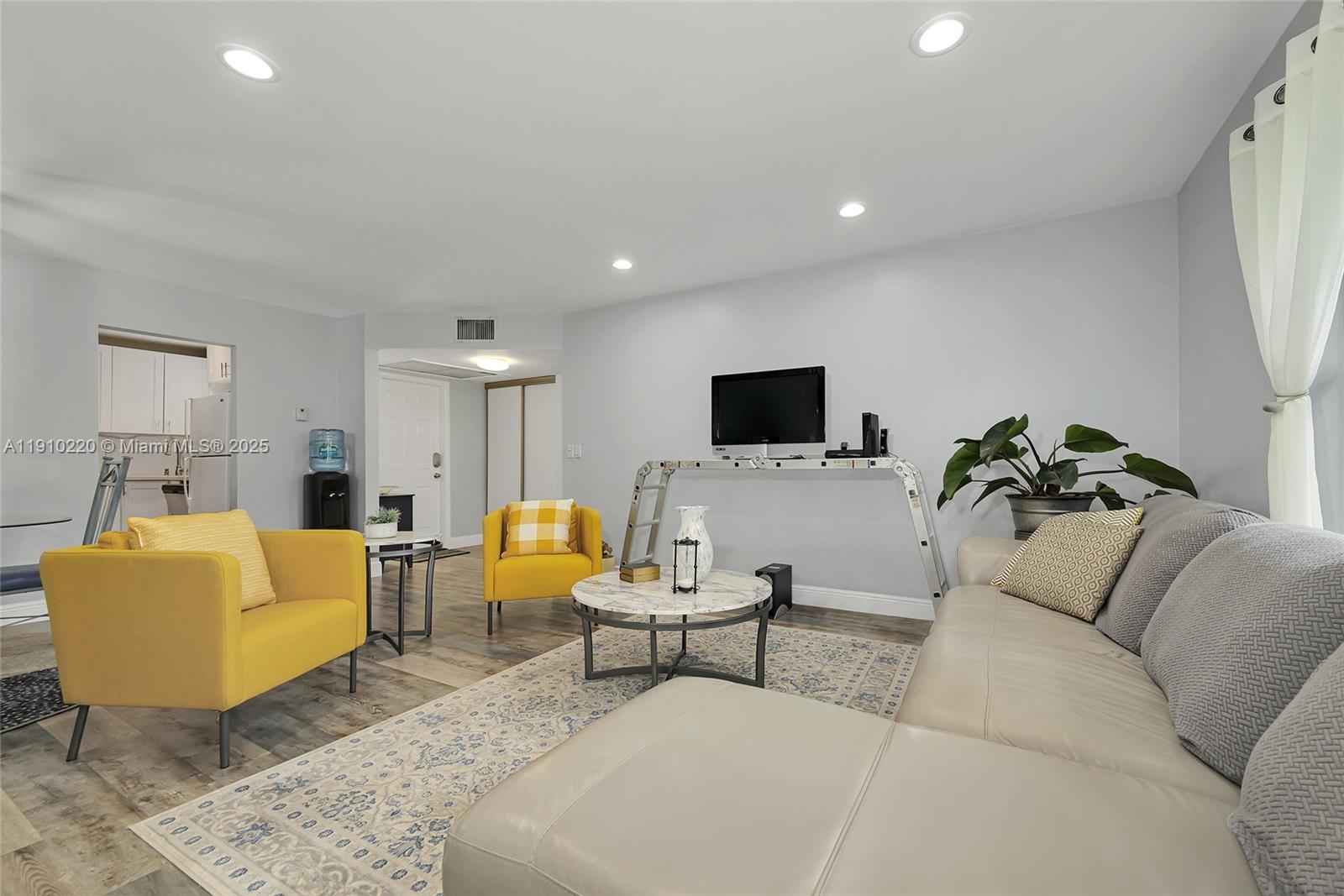 APPLEWOOD VILLAGE I-D CON - Residential Lease